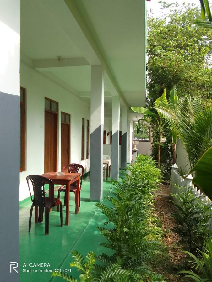 Hotel New Star Light Mirissa Exterior foto