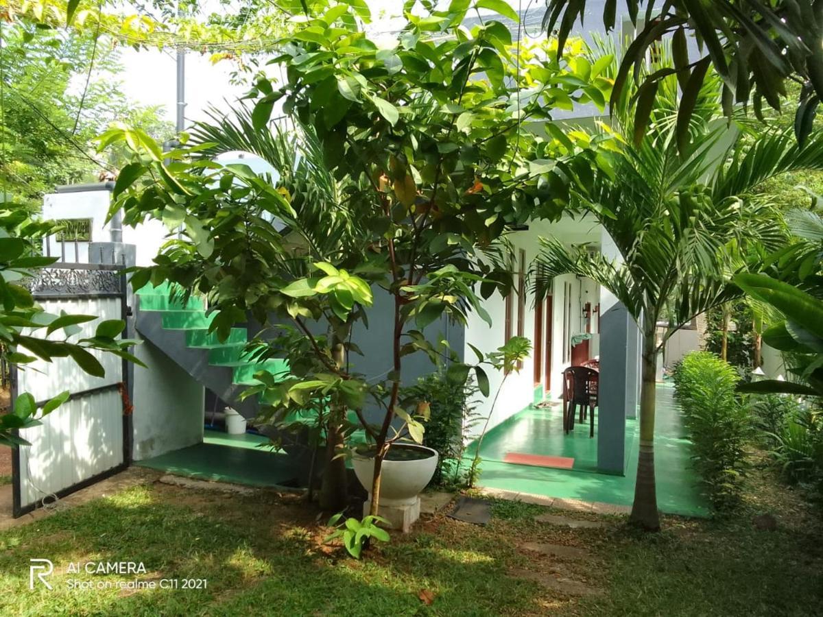Hotel New Star Light Mirissa Exterior foto